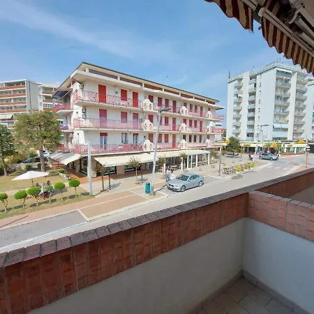 Pagoda 4 Apartment *
